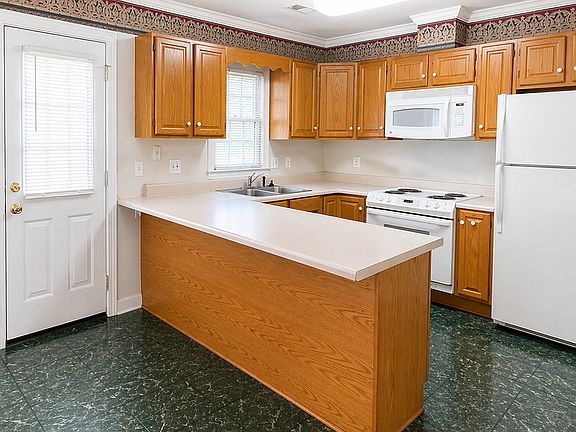 3rd image of 2802-2805 Eldermont St #2805-B