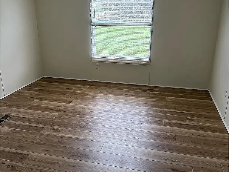 406 Harbour Ln — Photo 8