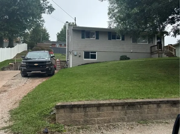 4910 Crestview Cir, Parkersburg, WV 26104