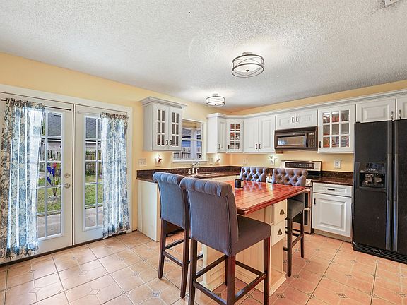 5th image of 1220 Munson Cove Dr