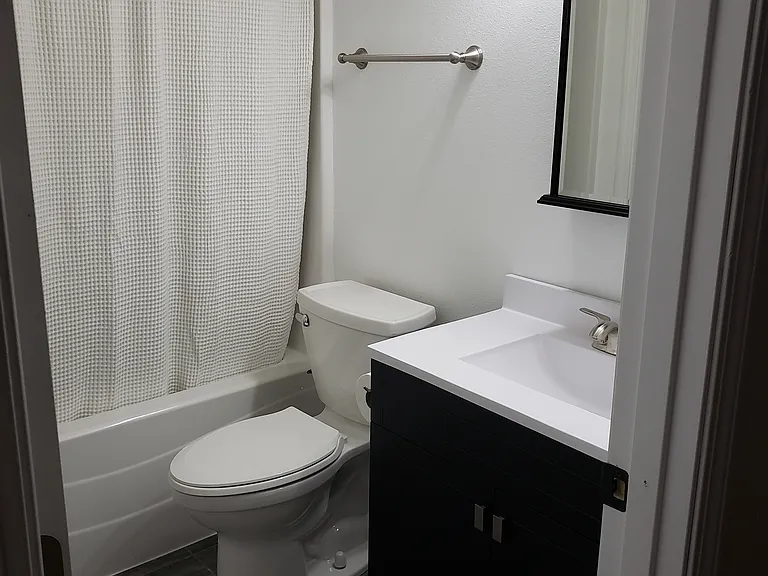 703 Grant Ave SE #B — Photo 3
