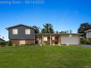 760 W Oxhill Dr, White Lake, MI