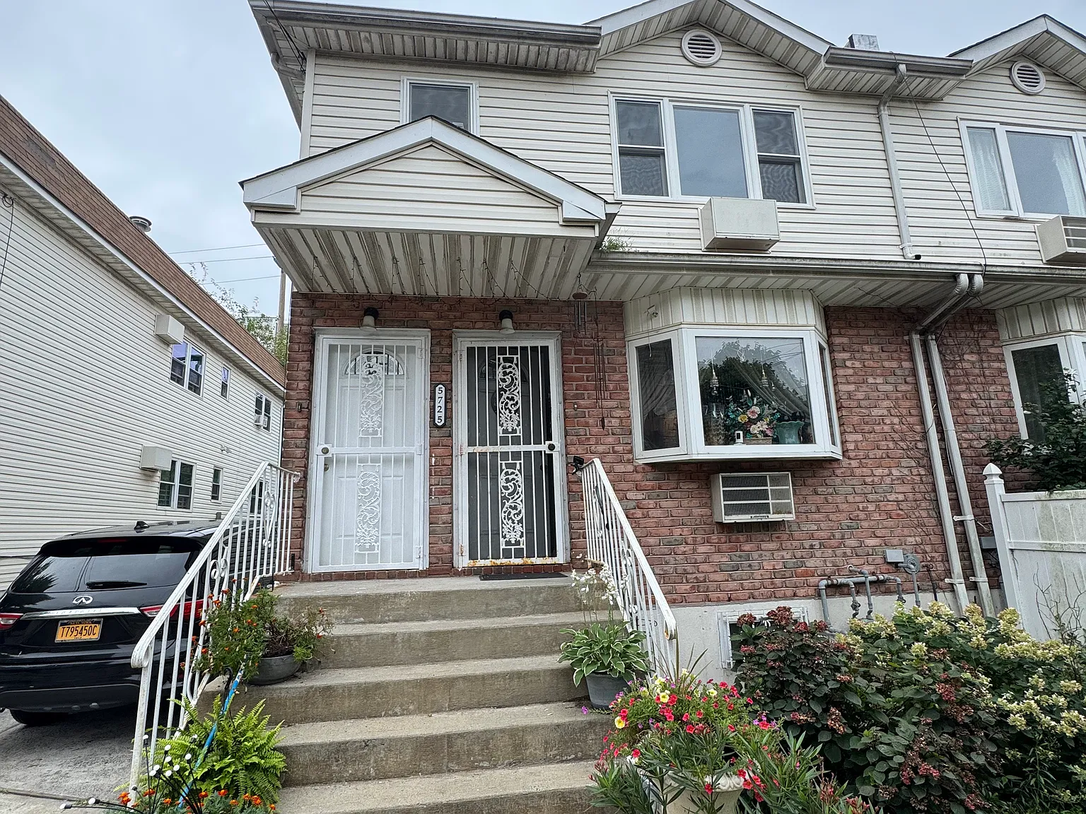 3 bed, 1200 sqft, $3,777 — Photo 1