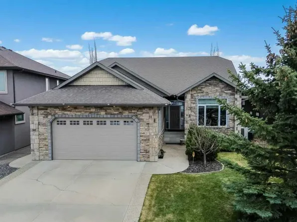 40 N Oakwood Close, Red Deer, AB T4P 0C5