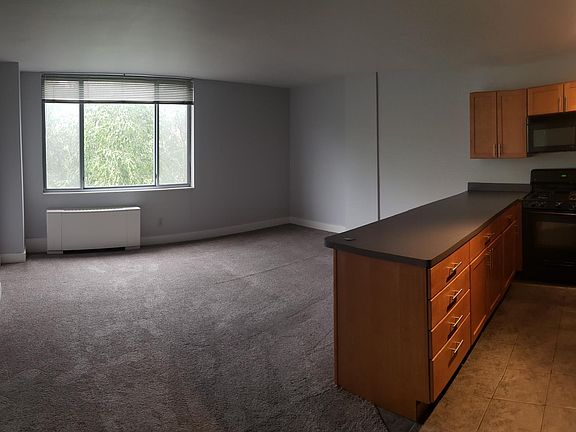 3rd image of 600 E 8th St APT 4M