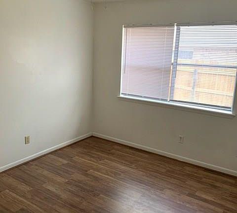 3rd image of 814 San Benito Dr
