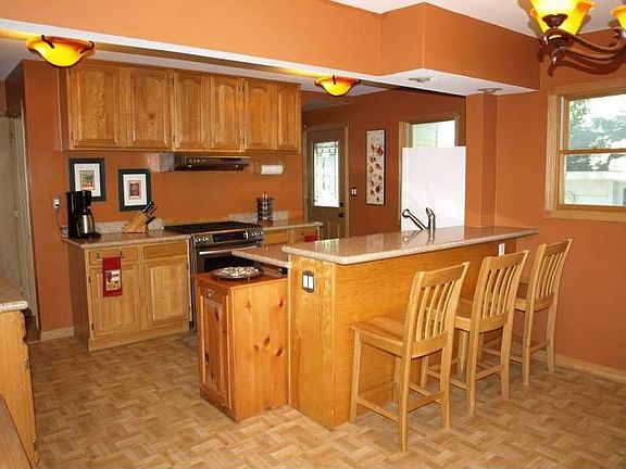 Kitchen Breakfast Bar