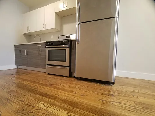 Rented by Evergreen Apartments BK | media 13