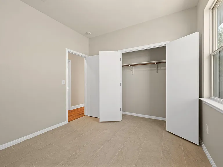 374 Triumph Rd — Photo 18