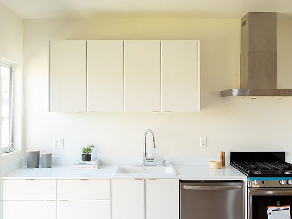 5th image of 2618 W Avenue 31 APT 6