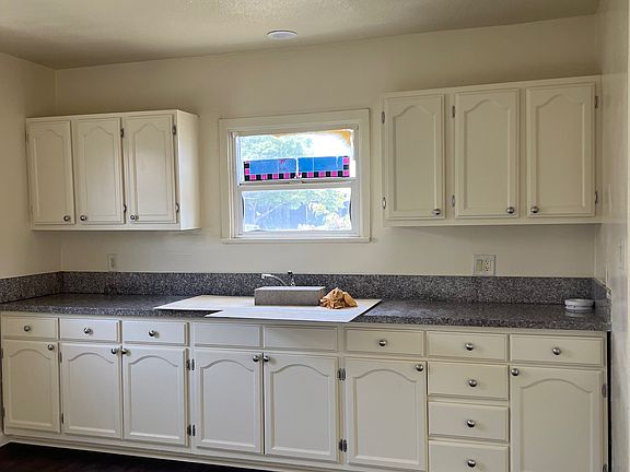 4th image of 1125 W 87th St