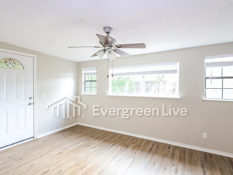 5930 Cliff Valley Dr — Photo 3
