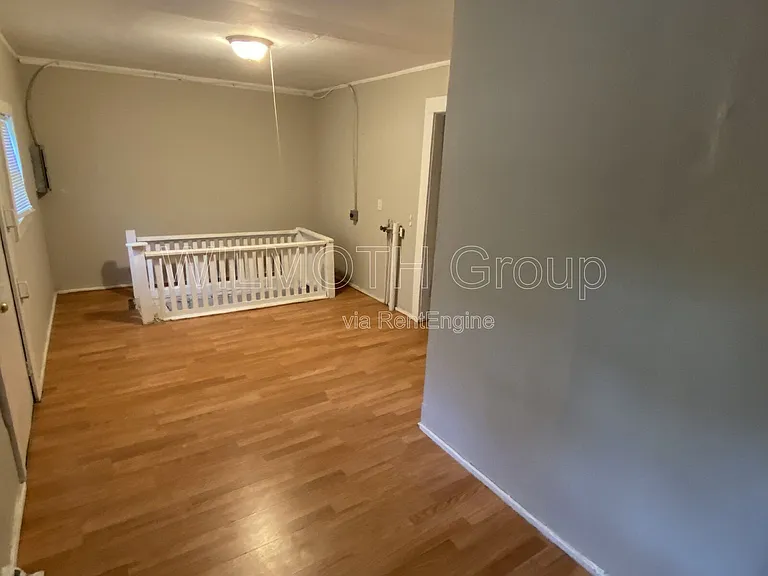 918 W 27th St — Photo 12