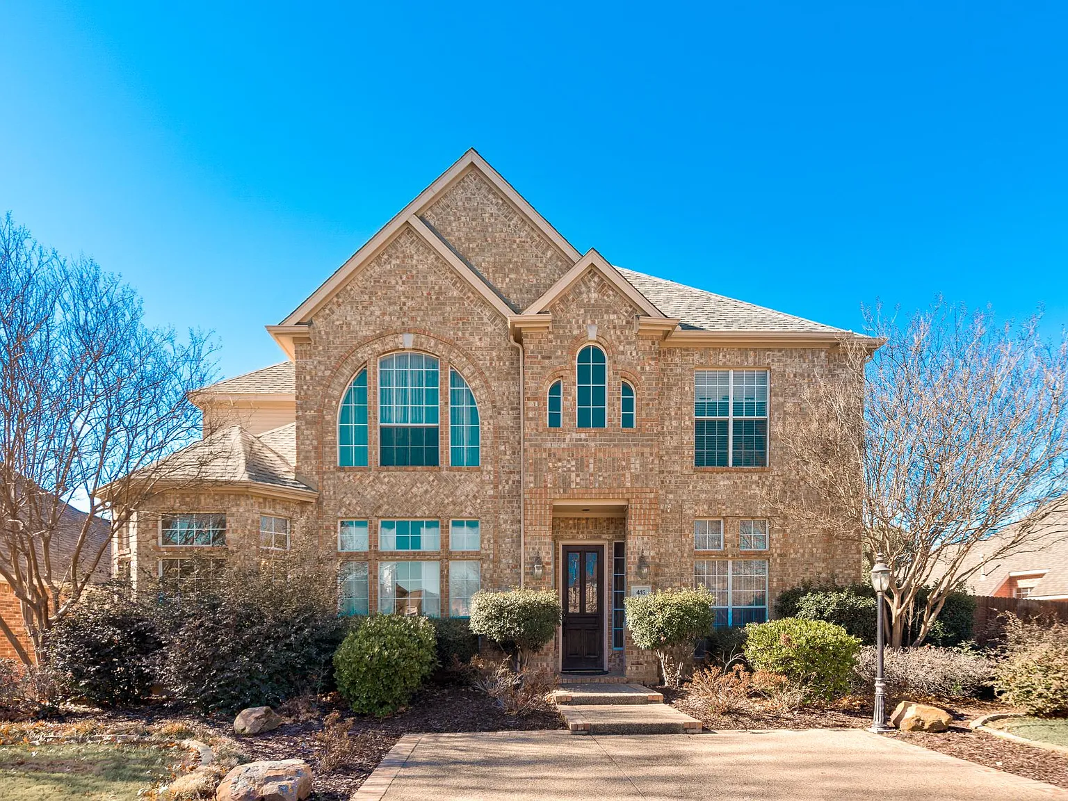415 Sheffield Court — Photo 2