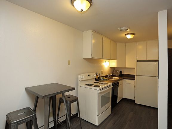 3rd image of 2332 N Oakland Ave APT 310