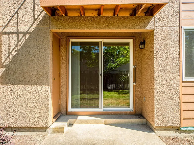 Westwood Apartments ** On-site Laundry Facilities, Off-Street Parking & Private Patio or Balcony — Photo 48