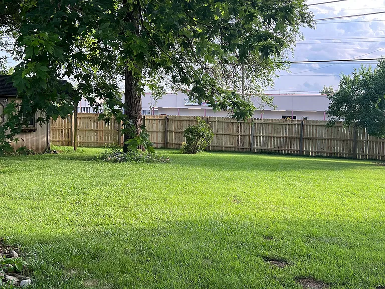 2685 Streamside Dr — Photo 11