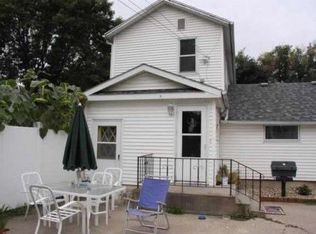 326 E 4 1/2 St S, Newton, IA 50208