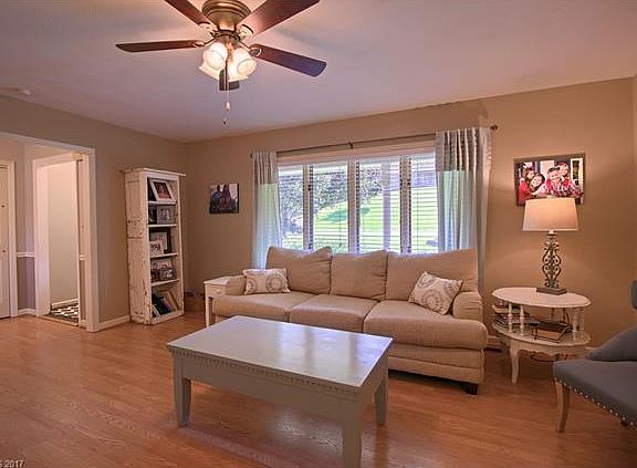 3rd image of 124 Mountain Valley Dr