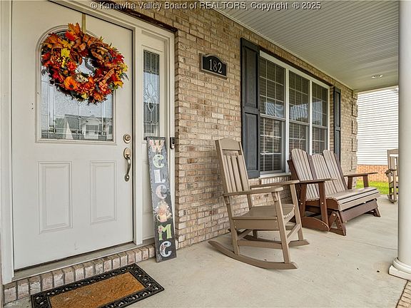 3rd image of 182 Glen Oaks Ct