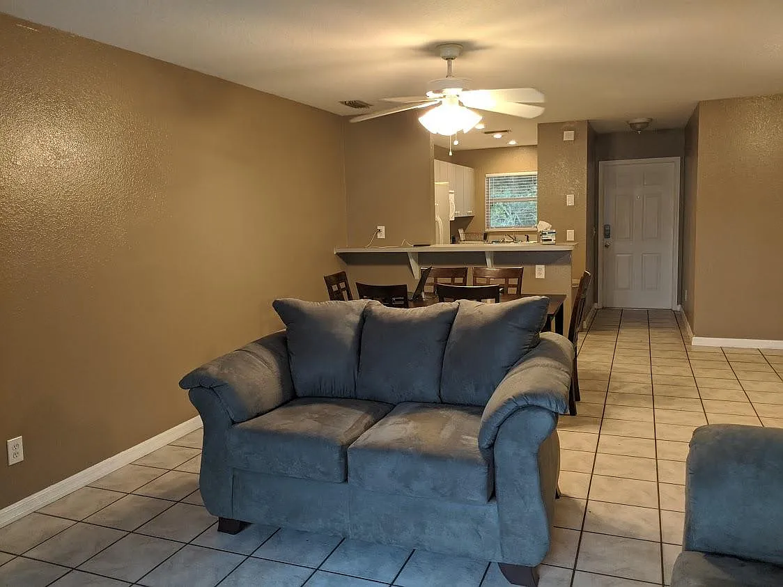 3 bed, 1124 sqft, $2,000 — Photo 3