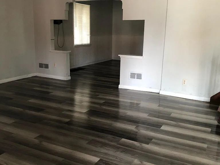 858 Forsythe St — Photo 3