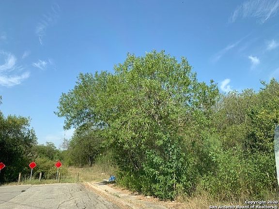 3rd image of 415 Coyol St