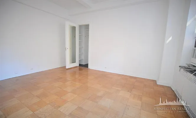 Rented by Manhattan Realty Group | media 18