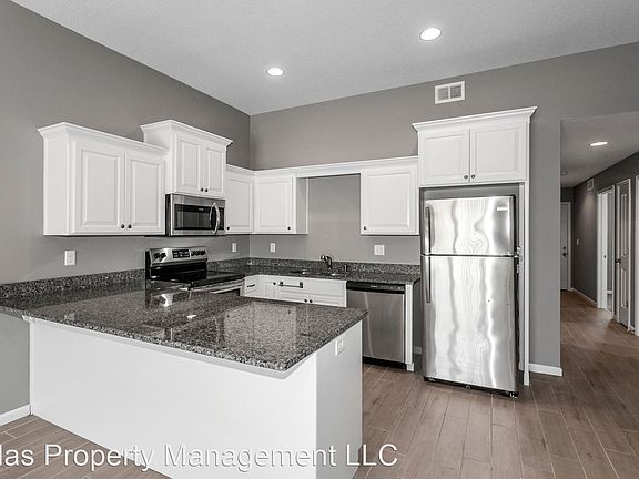 4th image of 200 SW Laurel Dr Unit 200L