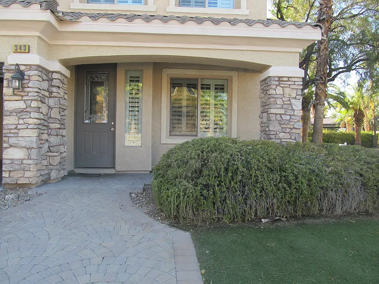 343 Center Green Dr — Photo 3