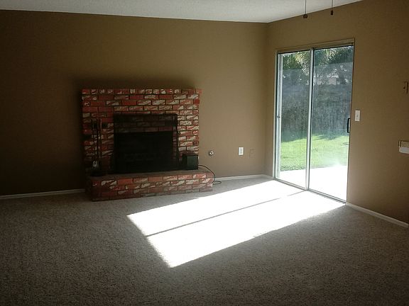 3rd image of 957 Moffat Dr