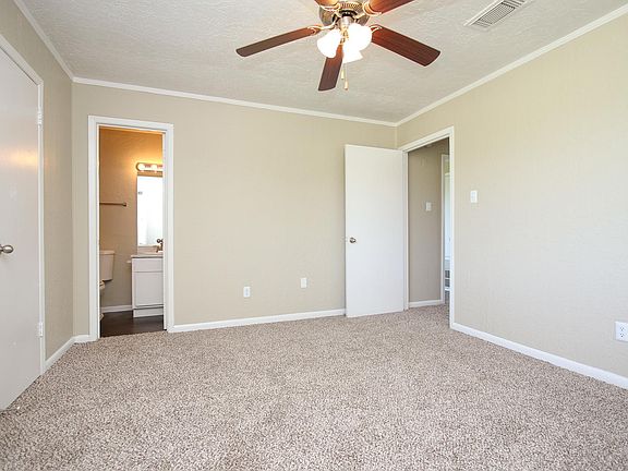 4th image of 4110 Country Club Dr