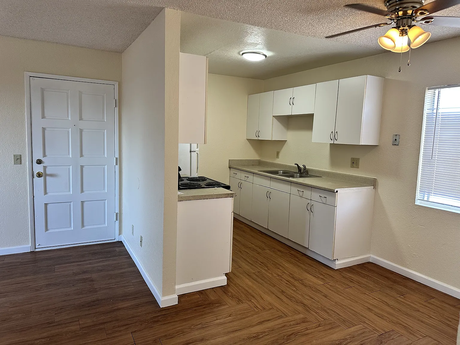 2102 East 5th Street - D — Photo 2