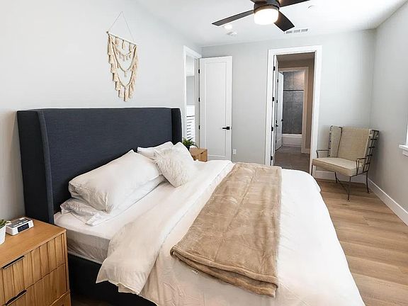 5th image of 5841 Del Campo Ln