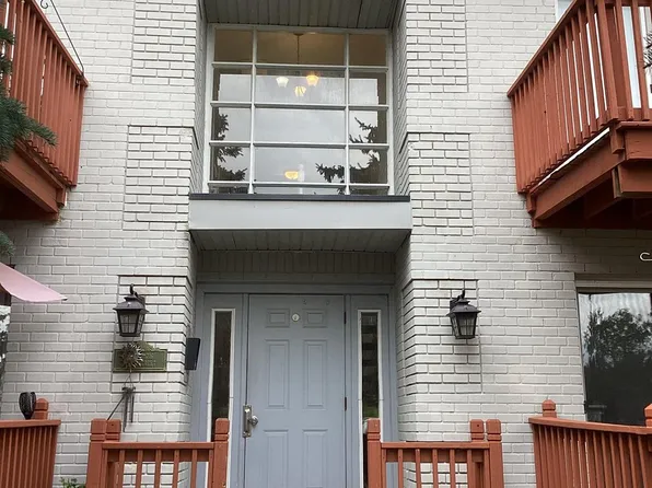 1712 Fort St #6, Trenton, MI 48183
