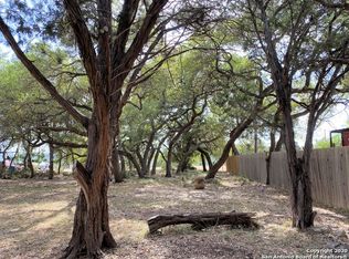 180 Iroquois Trl, Bandera, TX 78003