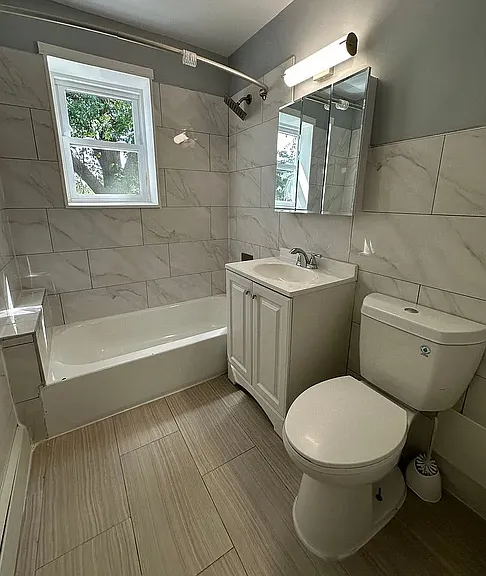 138 E 7th St #7 — Photo 20