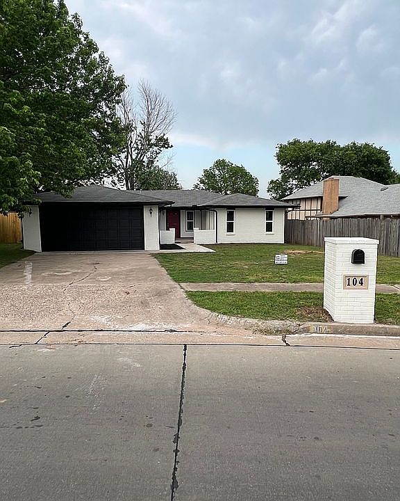 1st image of 104 N Rambling Oaks Dr