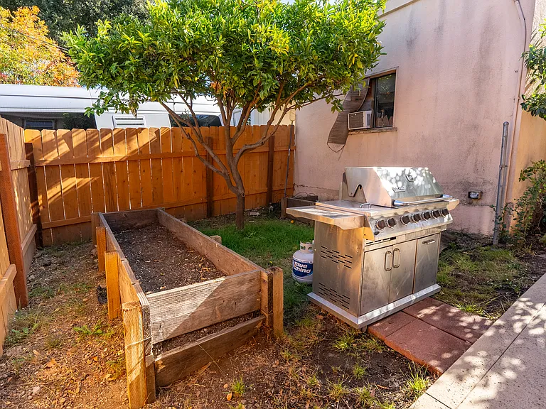 1310 Peach St — Photo 25