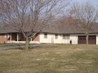8 SE Woodview Dr, Saint Joseph, MO 64507