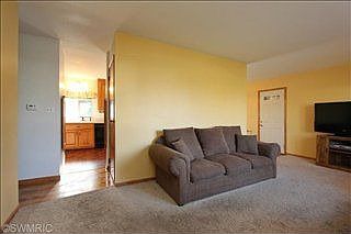 4th image of 721 Grand Rapids St