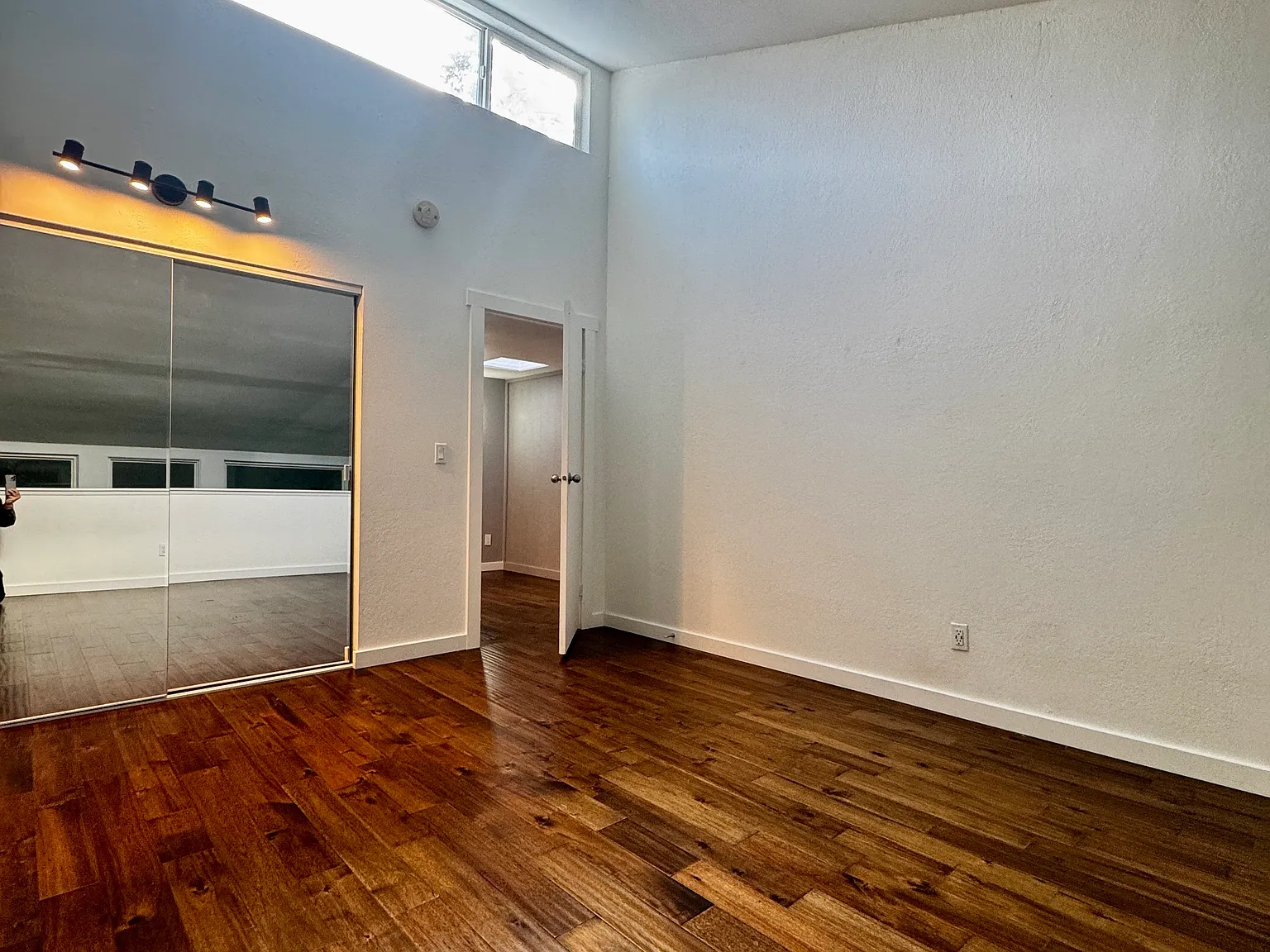2 bed, 1.5 bath, 1048 sqft, $3,150 — Photo 2