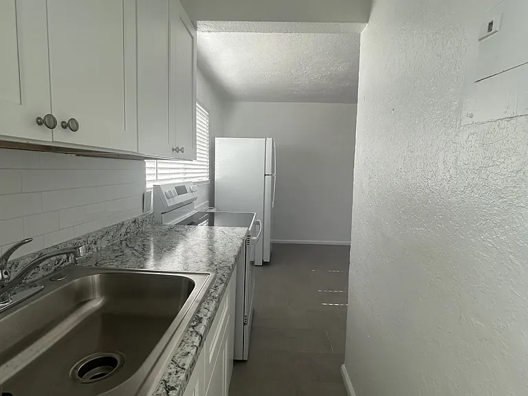 620 NW 7th Ave #39 — Photo 8