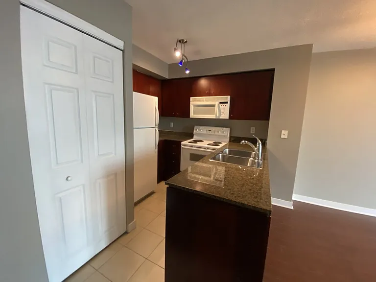 397 Front St W #2201 — Photo 2
