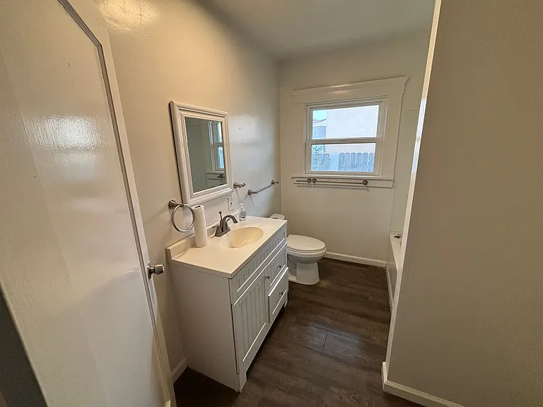 520 E Cypress St — Photo 6