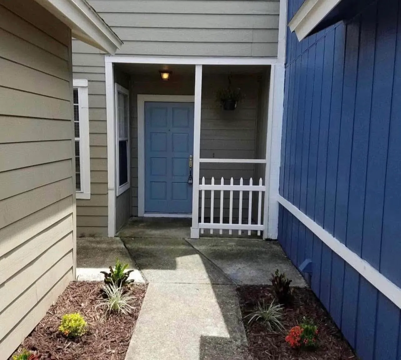 12052 Cobblewood Ln N — Photo 2