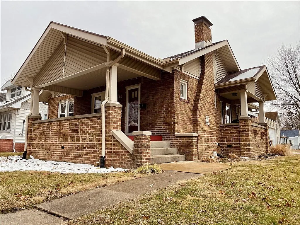 2921 Champaign Ave photo 1