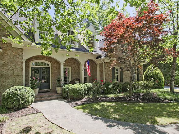 2 block from the Park!