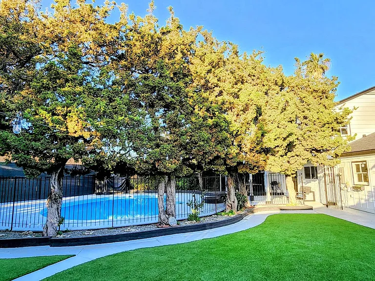 2548 E Wilson Ave — Photo 151