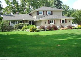 588 Jefferson Dr, Highland Heights, OH